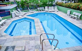 Apto c piscina e acesso exclusivo a praia, Guaruja